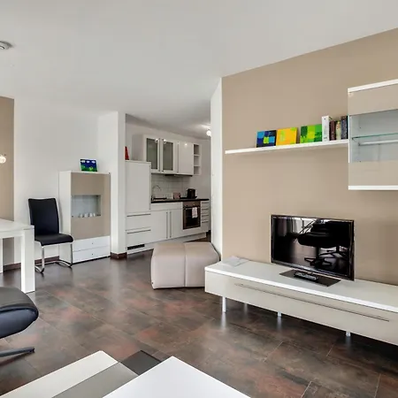 Traubenlese Mit Parkplatz Und Balkon Bad Bellingen